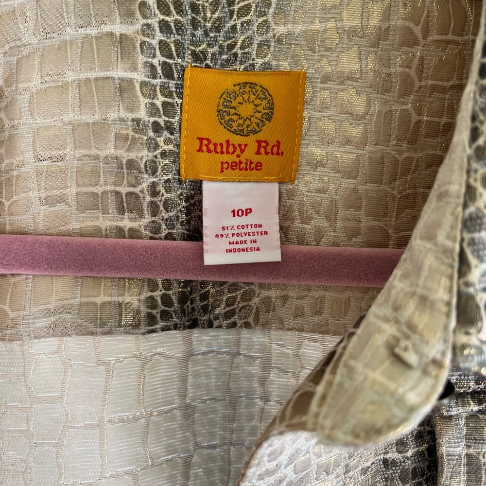 Gold Crocodile-Patterned Jacket - Picture 3 of 3